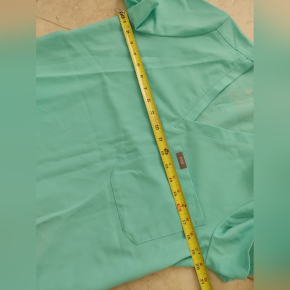 Figs Catarina One Pocket Women's Scrub Top M Fresh Aqua NWOT - Picture 6 of 6